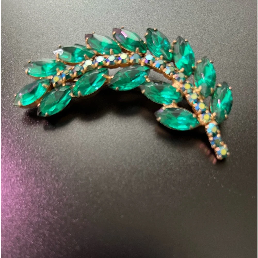 Vintage Unsigned Green Navette and A.B Round Rhinestone Gold Tone Leaf Brooch